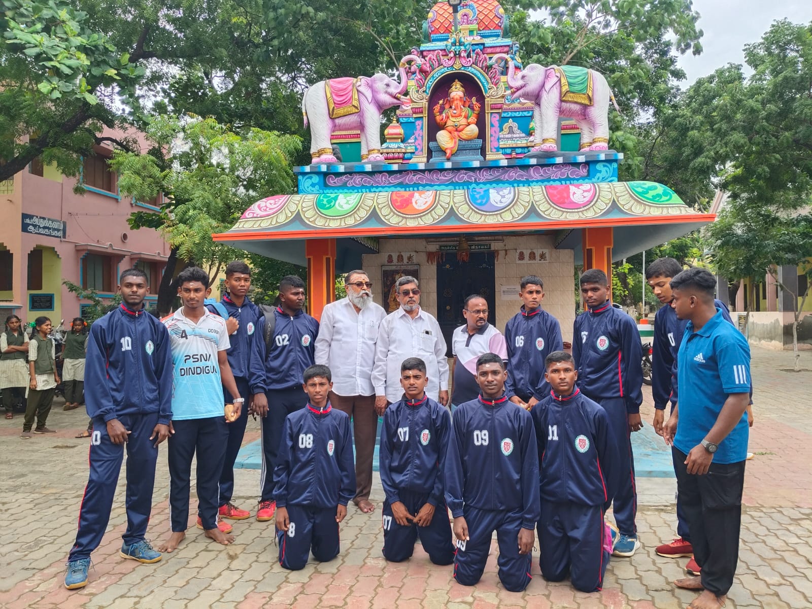 Nam மேல்நிலைப்பள்ளியின் மாணவ,மாணவியர்கள் மாநில அளவிலான போட்டிகளில் கலந்துகொள்ள புறப்பட்ட போது - Photo 1